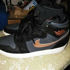 Hustle shirt ..size 9.5 Jordans ...Hawks hat